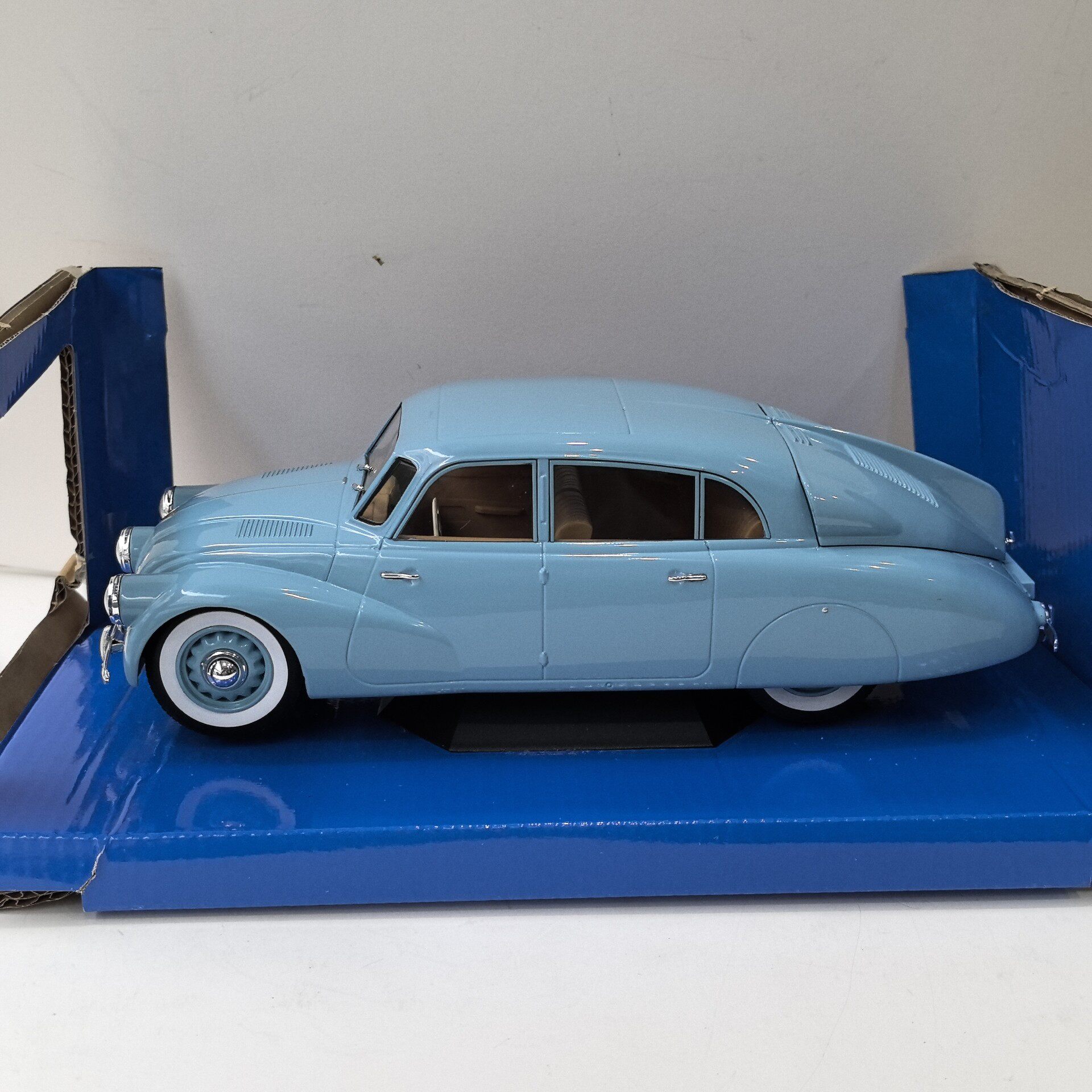 Mobil Diecast MCG Skala 1/18 T - Vintage Collectible Toy Cars ulasan dan harga